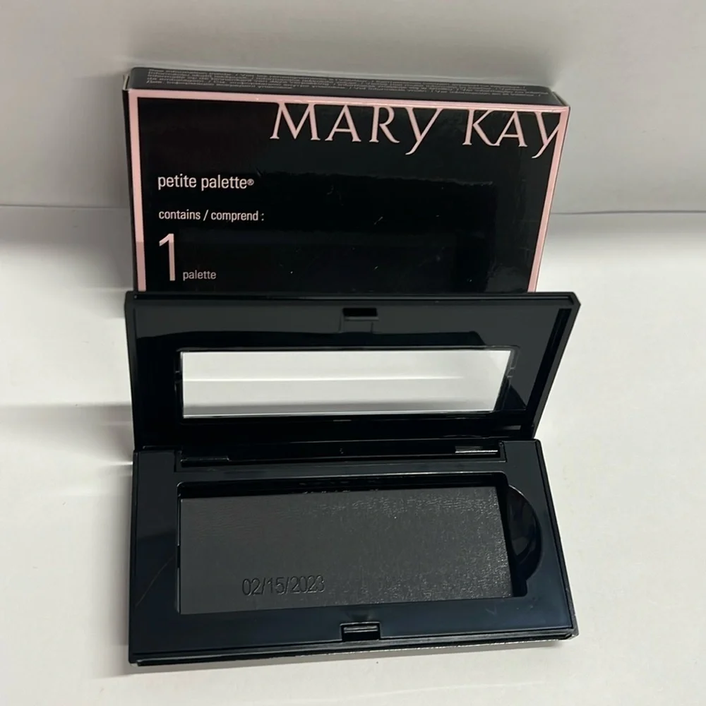 Mary Kay Petite Palette unfilled, refillable, and magnetic compact - New